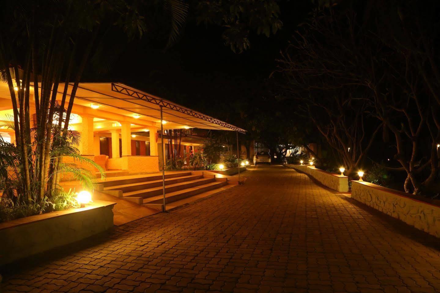 Outpost@Alibaug Hotel Alībāg Exterior foto